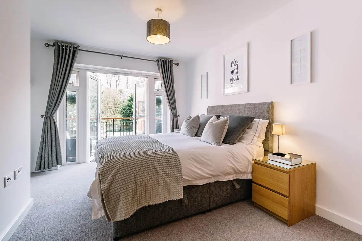 The 5-Minute Bedroom Reset: A Daily Checklist for a Calmer Sleep Space